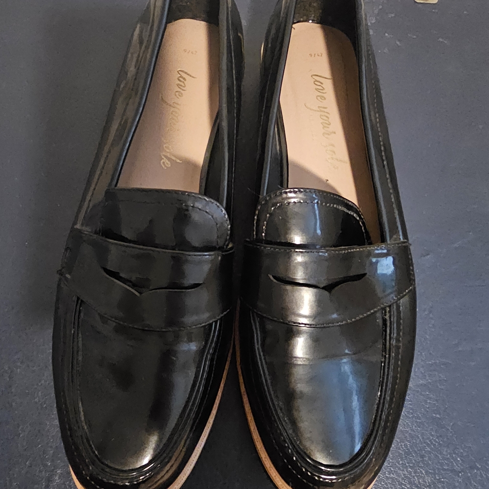 Sleek Black Leather Loafers - Picture 2 of 6